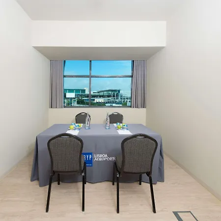 Отель Melia Aeroporto 4*