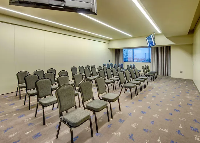 Отель Melia Aeroporto 4*