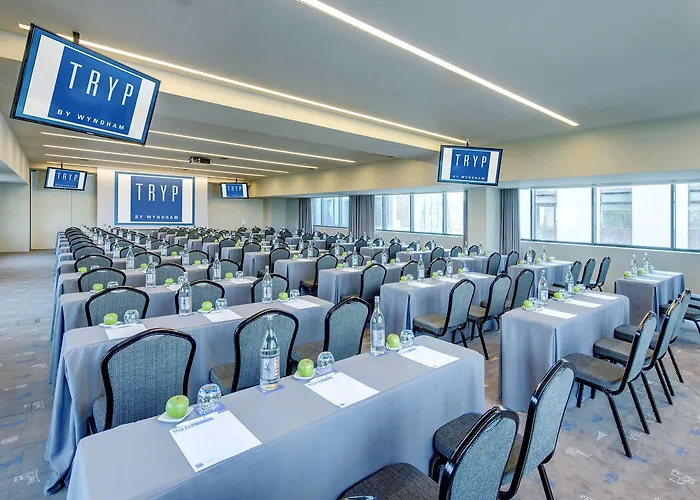 Отель Melia Aeroporto 4*